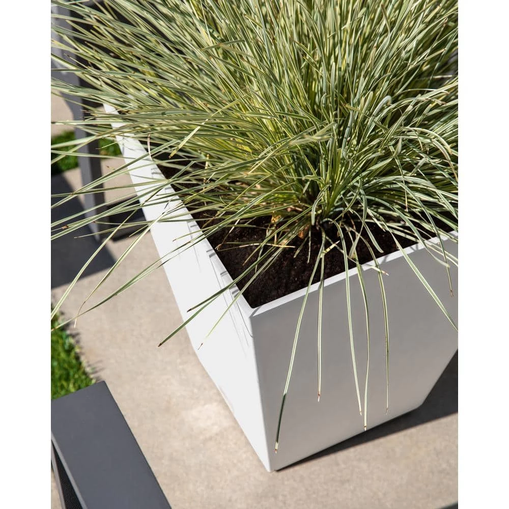 Veradek Nobleton 22 in. White Plastic Square Planter - Image 4